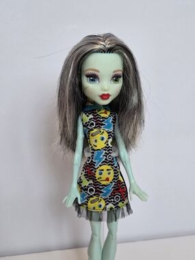 Mattel Monster Doll Frankie Stein Emoji with Green Skin and Multicolor Dress